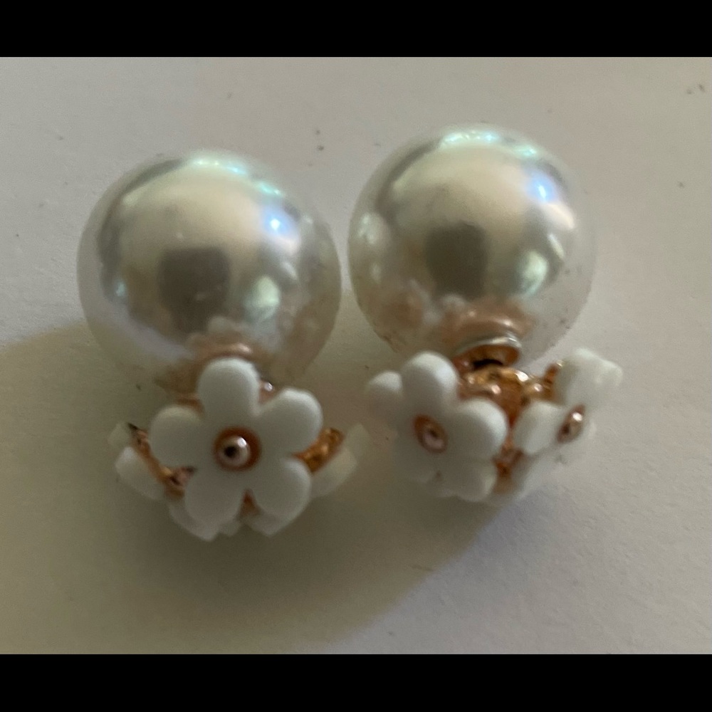 Pearl flower top earrings